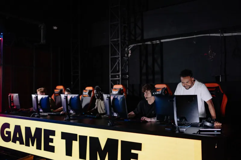The Underdog Pitch: How Small Clans Are Locking Down Real Sponsorship Deals